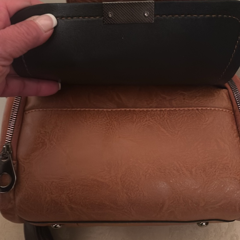 Retro Boston Barrel Bag - Picture 7 of 9